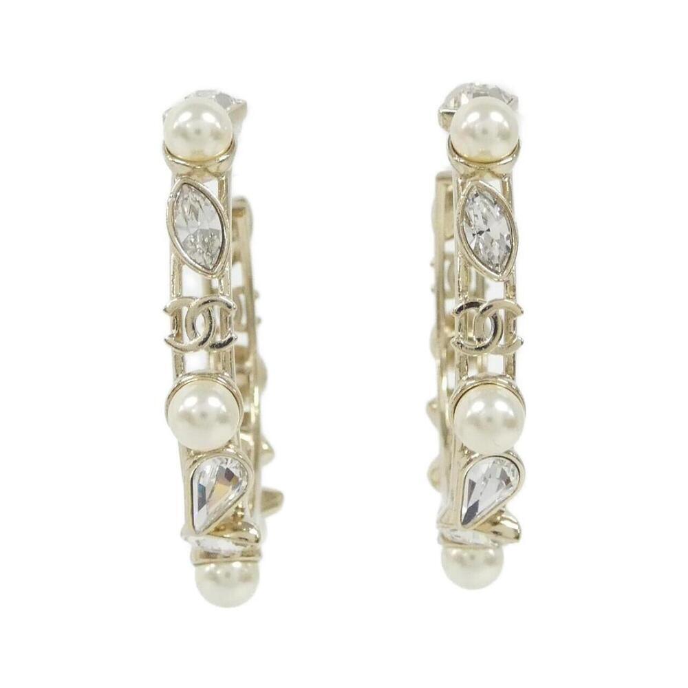 CHANEL White Earrings
